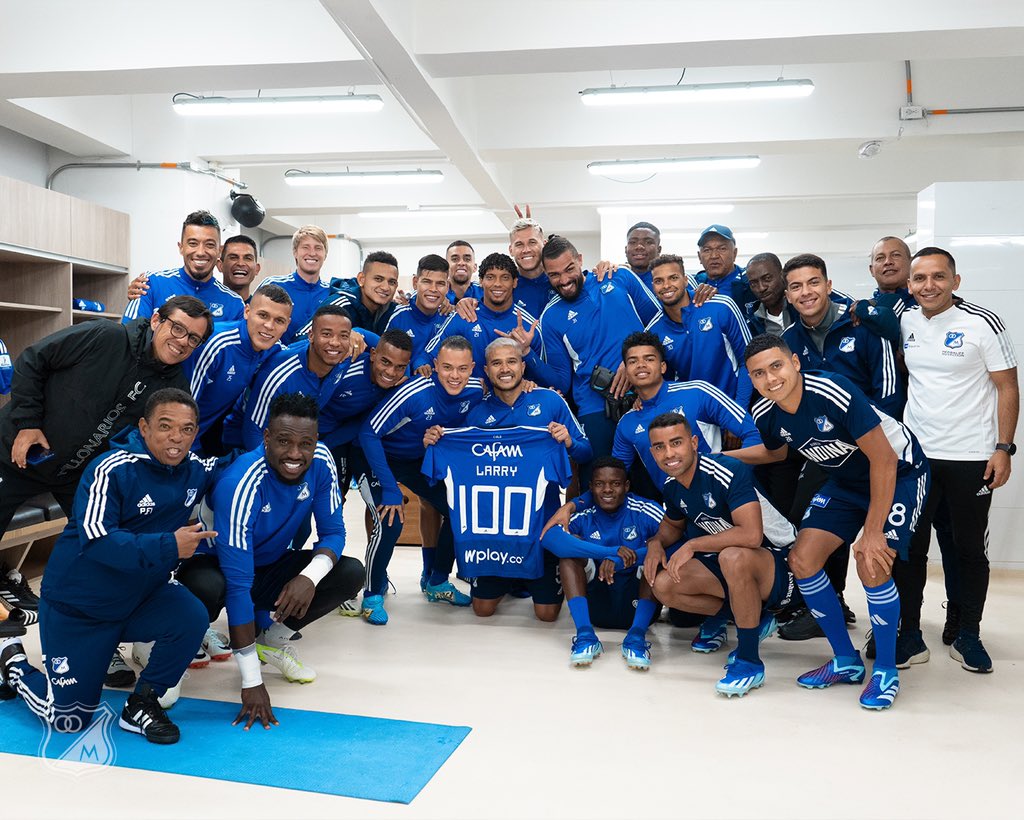MillosFCoficial's tweet photo. ¡El promotor del #SML y cobrador del penal de La Noche Más Linda Del Mundo cumplió 1️⃣0️⃣0️⃣ juegos portando la Gloriosa Camiseta Azul! Ⓜ️🔝 @larry_vasquez05 

¡Vamos por mucho más Larry! 💙🔥 https://t.co/65PrKUECZC