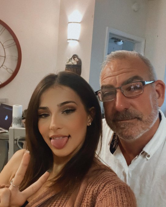 On set with @TheSofieReyez #BTS https://t.co/tw9cfb99Sg<a class="tags" href="/tag/thesofiereyez">@thesofiereyez</a><a href="/tag/bts"class="tags">#BTS</a>