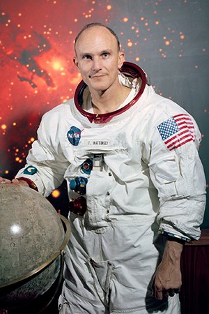 dcordovaok's tweet photo. Murió a los 87 Ken Mattingly, el astronuta de NASA que no pudo volar a la Luna en #Apollo13 (para su suerte) pero si lo hizo en #Apollo16, también fue comandante del transbordador en las misiones #STS4 y #STS51C  Sin dudas, otra leyenda del espacio que se nos fue. https://t.co/LiWDYYNY7a