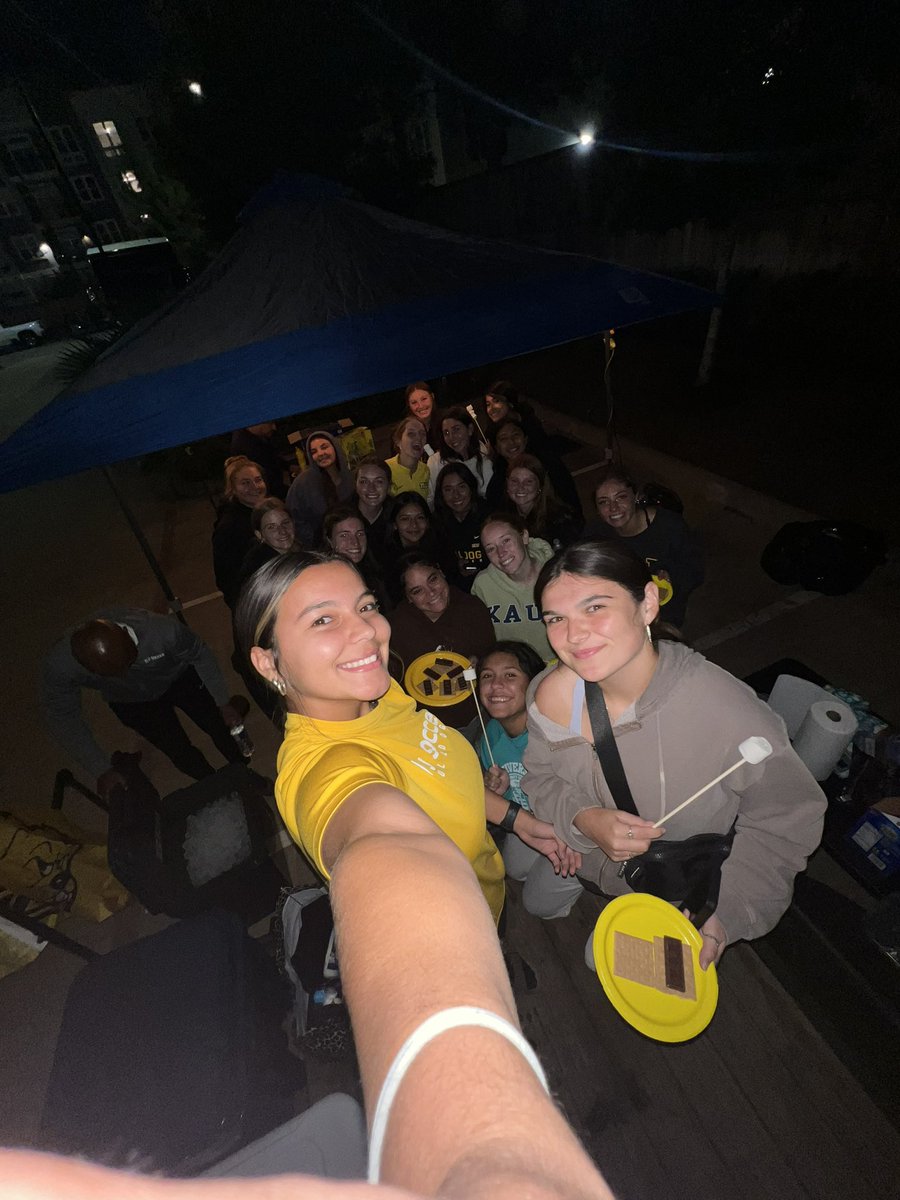 TLUWSOC's tweet photo. Mores s’mores please 🍫 

Calm before the storm 🌊🏴‍☠️

#TooLiveU | #PupsUp https://t.co/IeB811TQou