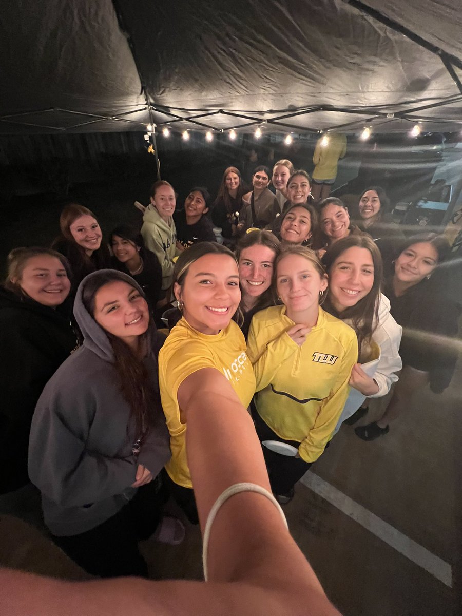 TLUWSOC's tweet photo. Mores s’mores please 🍫 

Calm before the storm 🌊🏴‍☠️

#TooLiveU | #PupsUp https://t.co/IeB811TQou