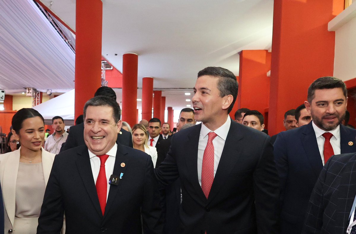 SantiPenap's tweet photo. Memorable encuentro en la sede del Partido Colorado, donde se llevó a cabo un importante encuentro organizado por la Unión de Partidos Latinoamericanos, para ratificar el compromiso con la democracia, el respeto a las instituciones y la libertad https://t.co/r9XAVxn9N9