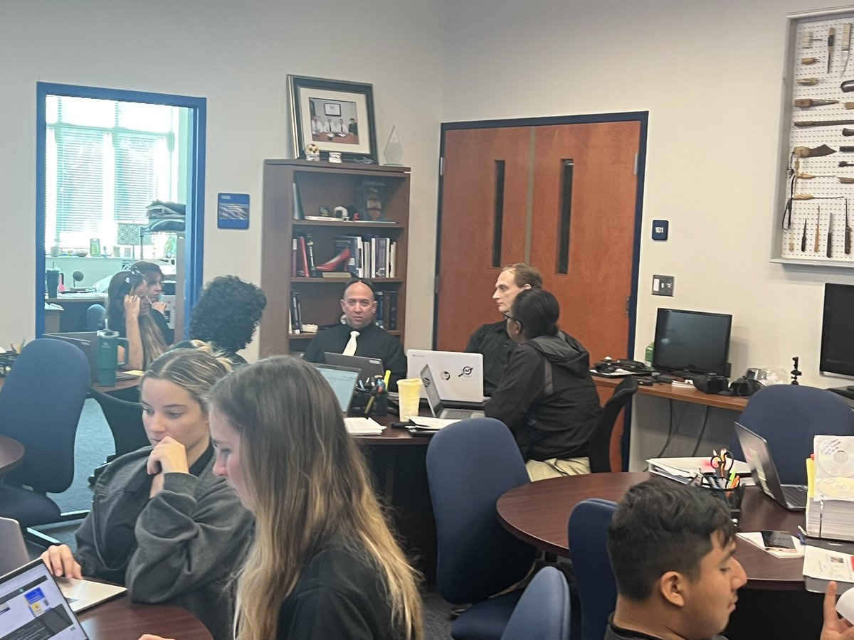 DocMassnick's tweet image. A project that was meant to engage students, combine four years of educational learning and giving back to our community has and does just that and this what it looks like. Students working with law enforcement trying to resolve cold cases. Five to be exact!?! Love the dedication