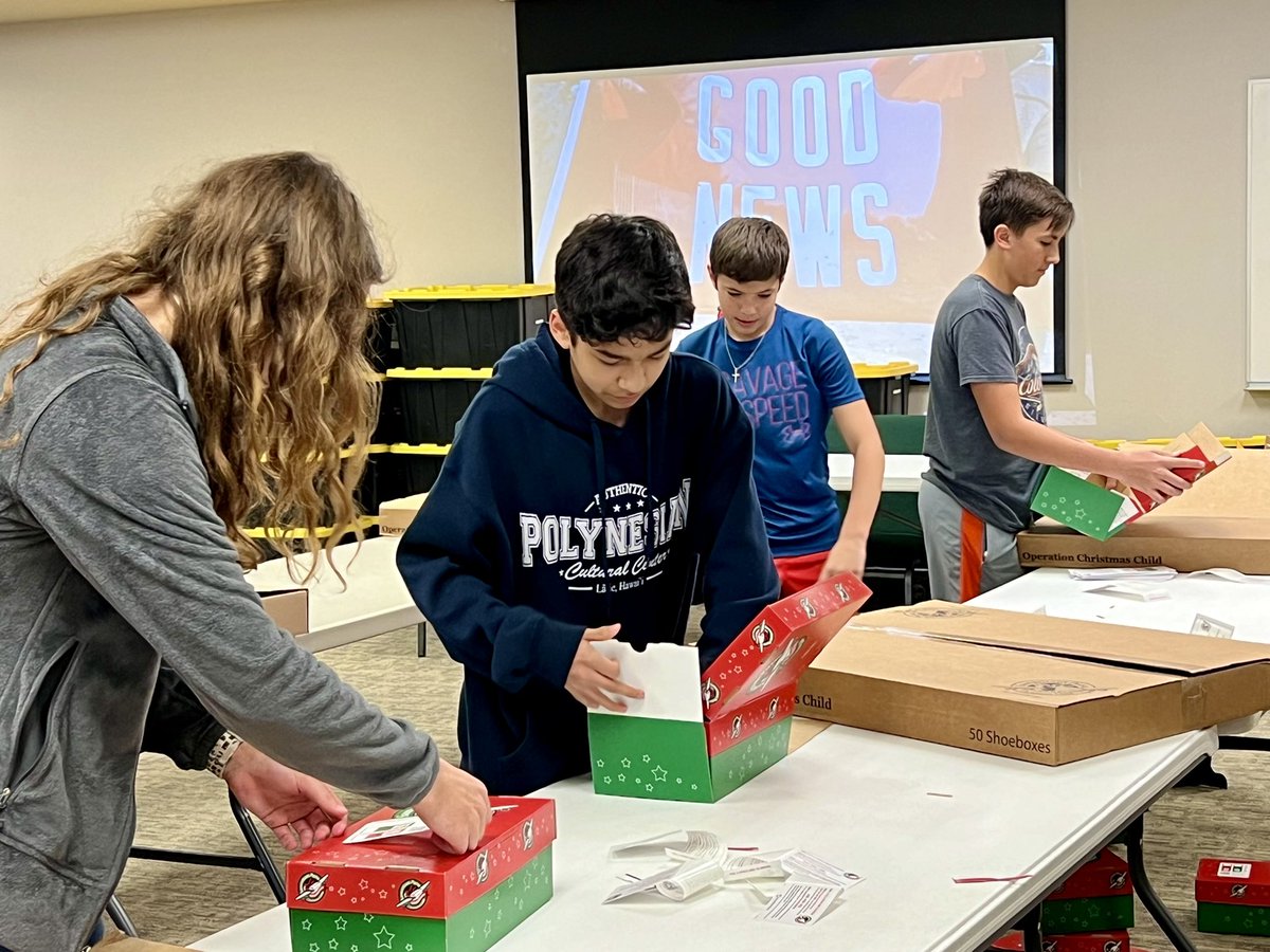 MFMSUpdates's tweet image. Building shoeboxes for Operation Christmas Child! @MFMSPride @MarbleFallsMS