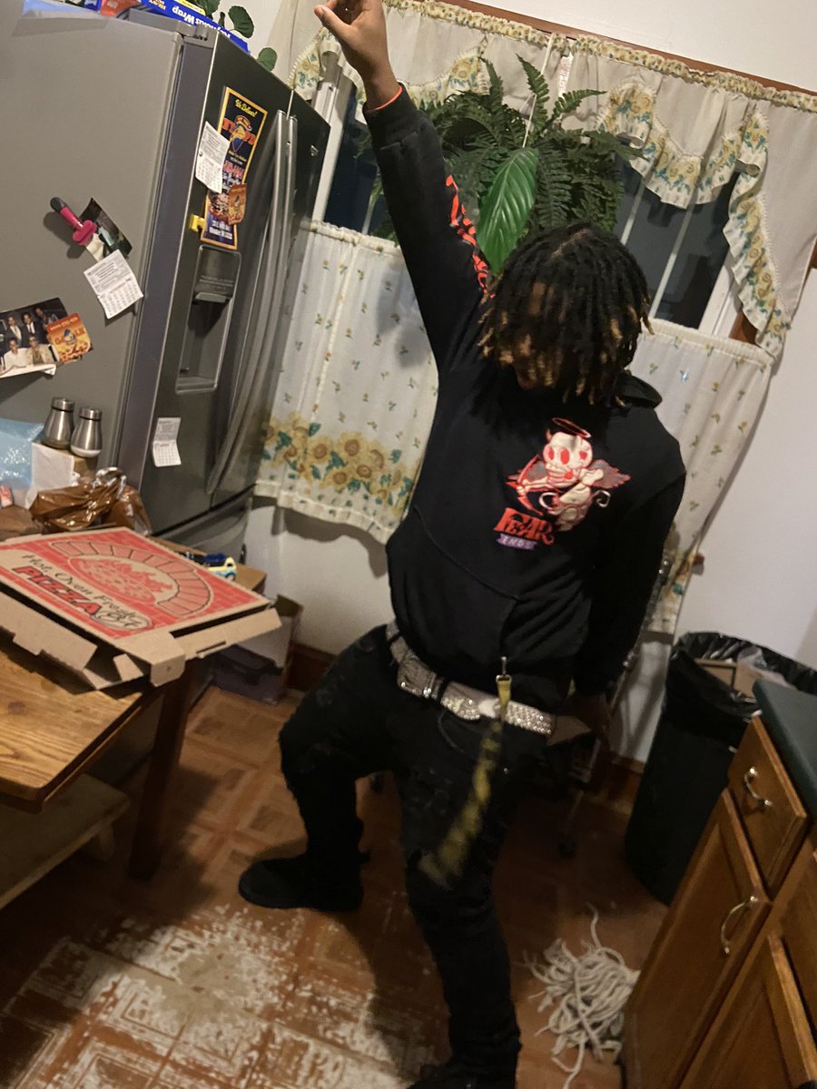 Foreverlonelyp's tweet photo. Life is like pizza ๐ Ho3s Steady Drippin Red ๐ฉธ But Always Want My Bread ๐
Follow me on IG @420lonleyp.414 #420lone #UKWTFGO #4lone https://t.co/Yge3iEhQUF