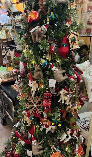 NeillsFlowers's tweet photo. Please stop in this weekend and check out all our Christmas Decor and WSU Merchandise. #GoCougs #ShopPullman https://t.co/I2vGqzl36G