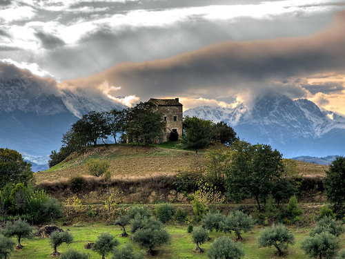 AceWeekly's tweet photo. Hilltop Home, The Pyrenees, Spain #HilltopHome #ThePyrenees #Spain https://t.co/yknVqYvVwE https://t.co/CSIFyAtQYq