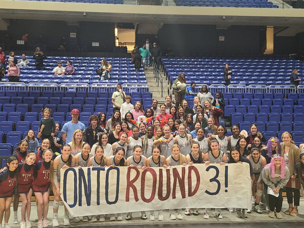 Yesss!! Let’s go! Great night to be a Falcon! #nph #camo ❤️🏐💙