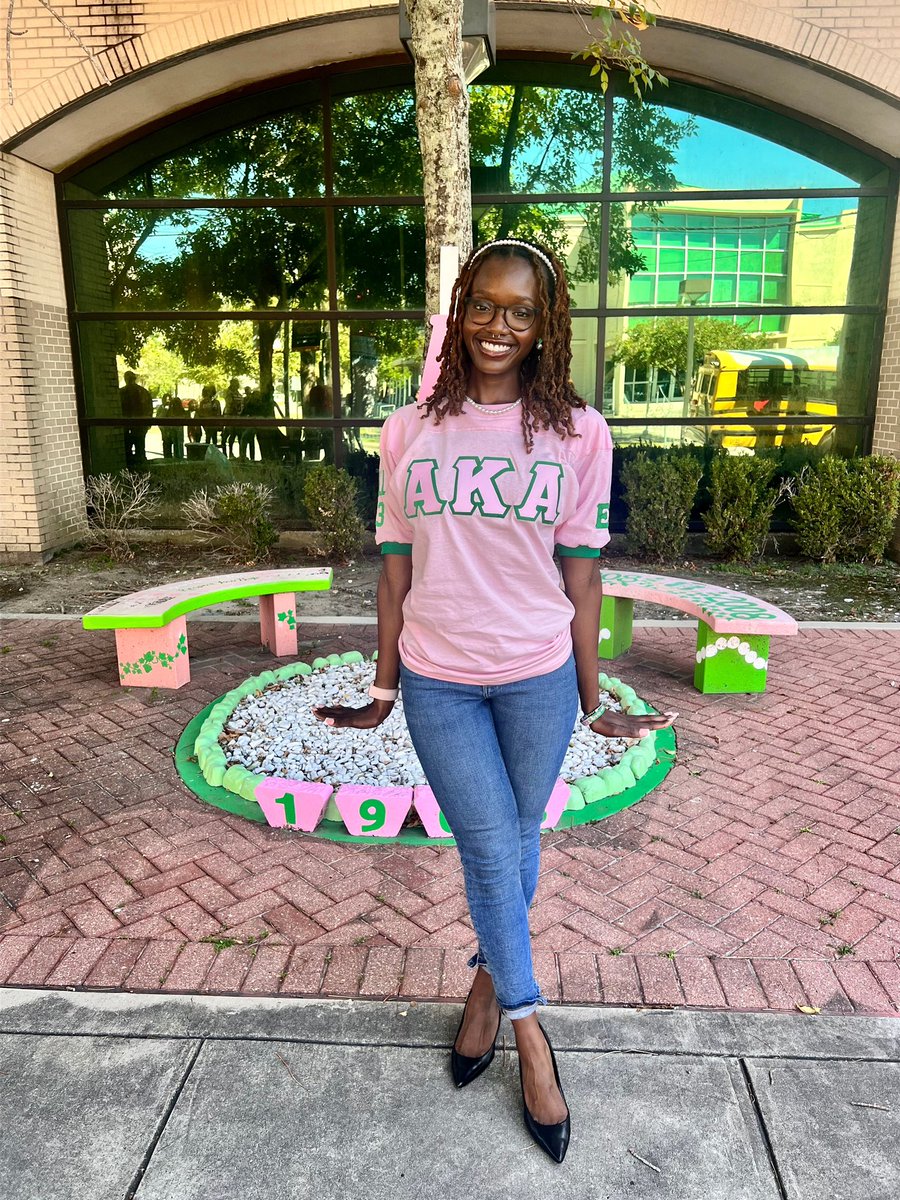 fromjaswithluv's tweet photo. warmest smile but oh so Kold HEarTed 💕💚 #phirstdayout https://t.co/YakrEFzg6r