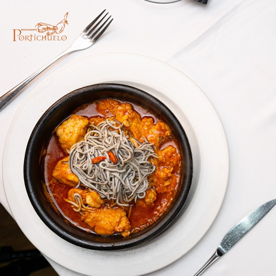 Rape con gulas en el Restaurante Portichuelo. Un plato exquisito que apetece viendo la foto y hace las delicias de quienes lo prueban.
Reservas en el 📷959 24 57 68
#Portichuelo #Huelva #Andalucía #ElTemploDeLaCocinaTradicional #AmpliaCarta #Calidad #Servicio