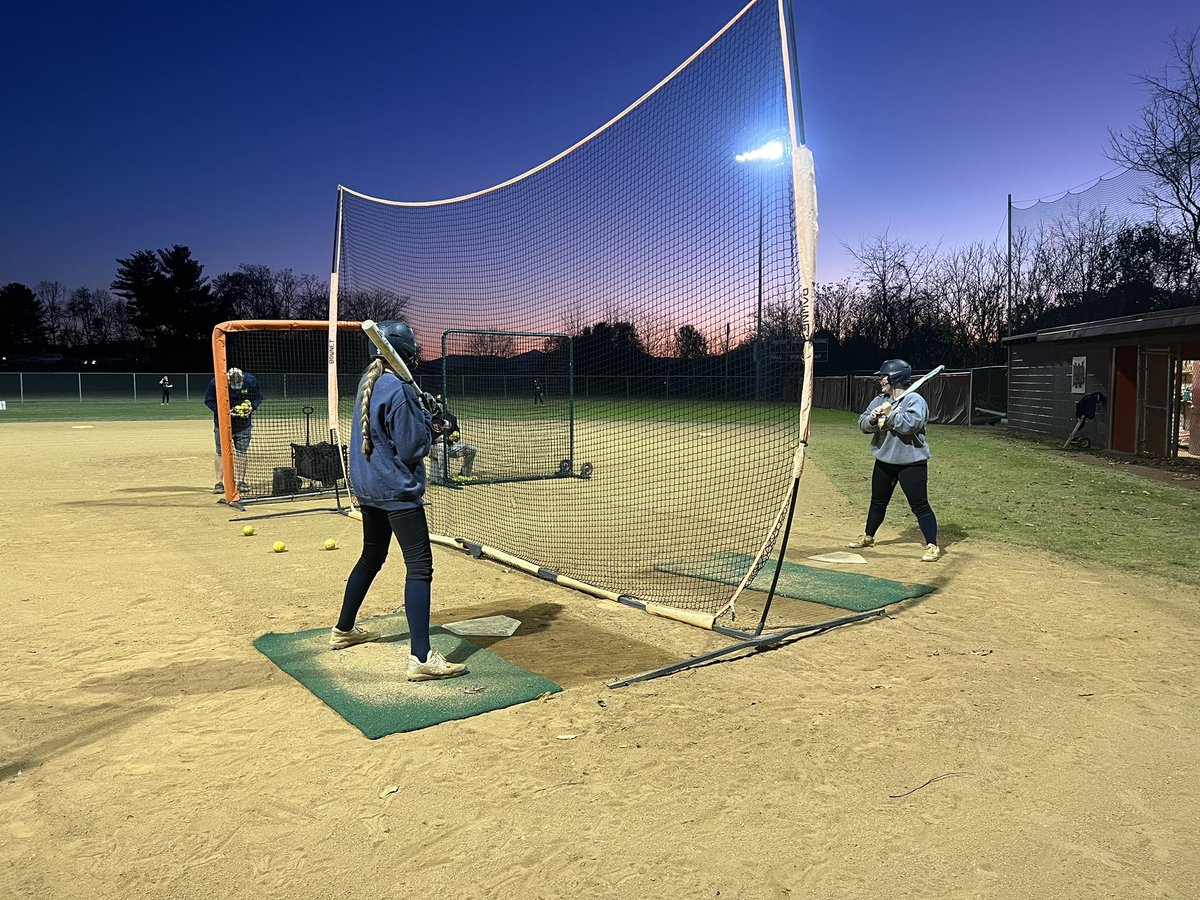 StephyGayle's tweet image. What a night for softball! 🥎 @Vascrappers #whataview #softball