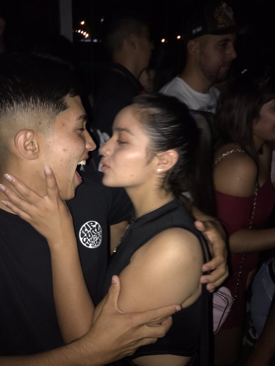 Ysi tuviera que hablar de vos…. 
les diría que sos la persona más buena y hermosa de este planeta, que sos una persona muy fuerte y valiente, que sos un ser único y que siempre luchas por ver bien a los demás, que tenes un corazón gigante y siempre busca hacer el bien…