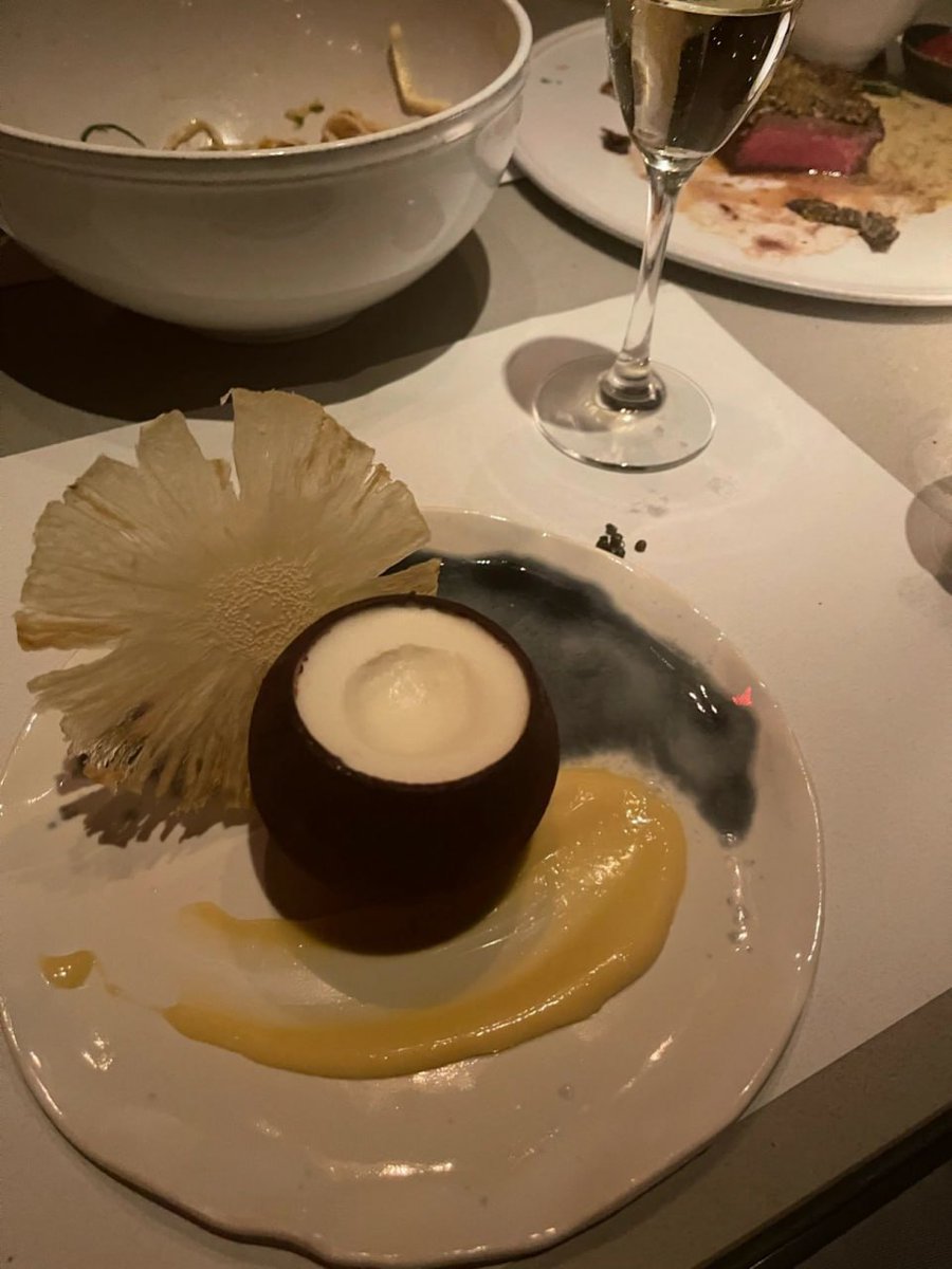s_elfexpression's tweet image. Appetiser
Golden Ocelot
A dish not to be missed, caviar, warm octopus!
Main Course
Chinese and Western lobster pasta.
Sea bass very tender.
Steak grilled just right. 
Dessert coconut pudding coconut flavour was strong and not at all cloying!