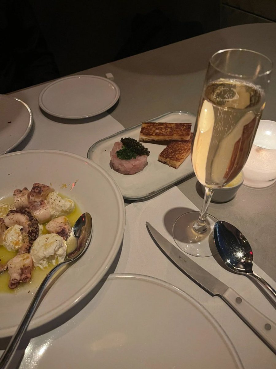 s_elfexpression's tweet image. Appetiser
Golden Ocelot
A dish not to be missed, caviar, warm octopus!
Main Course
Chinese and Western lobster pasta.
Sea bass very tender.
Steak grilled just right. 
Dessert coconut pudding coconut flavour was strong and not at all cloying!