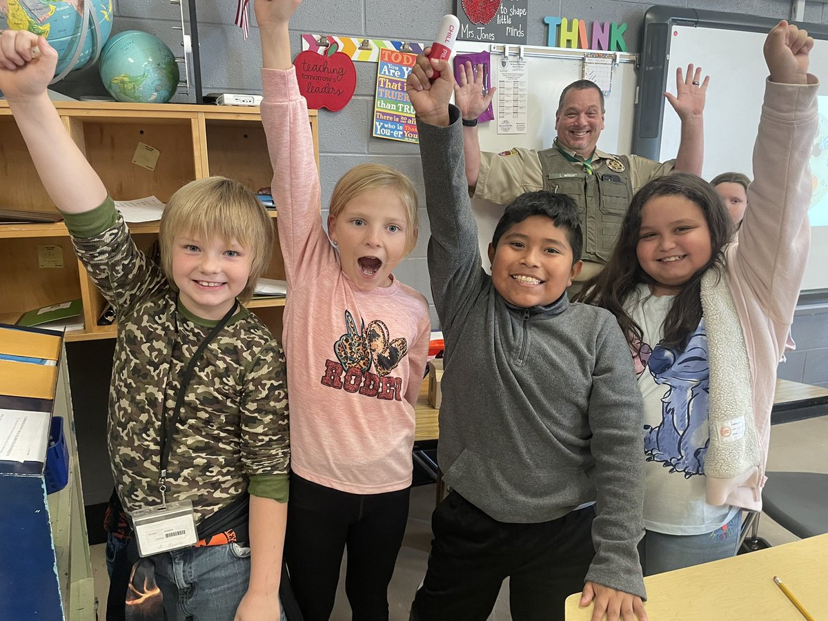 SROWright's tweet photo. Escape game with 4th grade, we had two groups escape!  #ccsdtn #dragonsroar https://t.co/eZ4X0piXdV