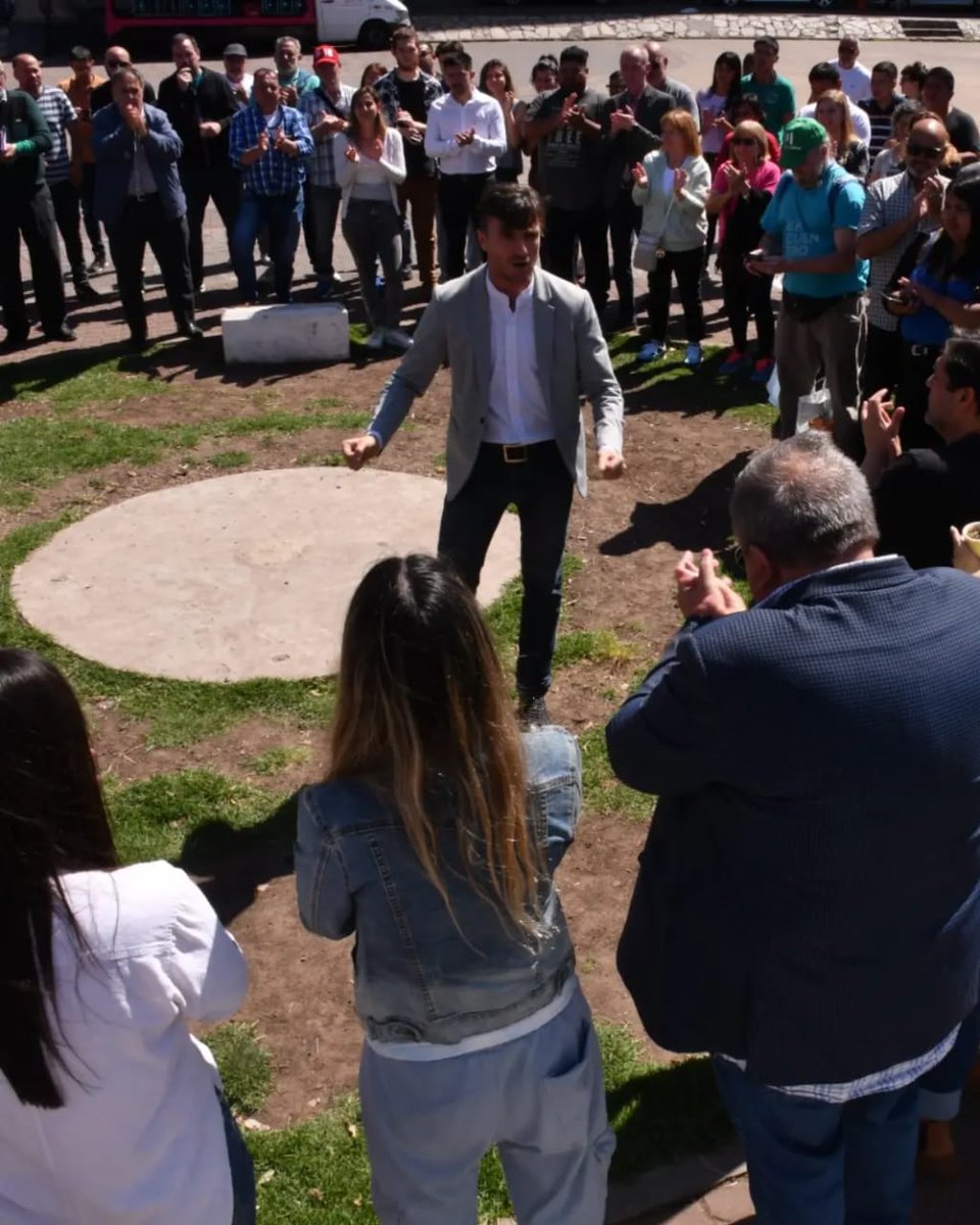 Nestor más presente que nunca 🐧❤️
Lo recordamos junto al intendente <a href="/lucas/">Lucas Maldonado</a>.ghi y centenares de vecinos y vecinas en la Plaza San Martín de Morón 

#NestorEterno