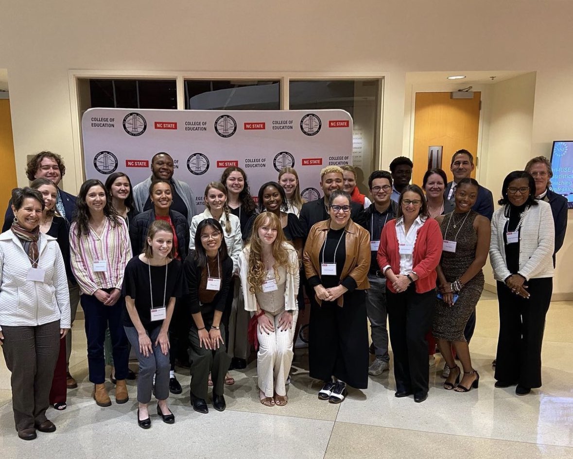 evelyngng's tweet photo. I am so grateful to have gotten the opportunity to attend the dinner with the deans! I loved getting to hear from the deans and meet others in the @NCStateCED ! ❤️ https://t.co/zKWwnwwLnb