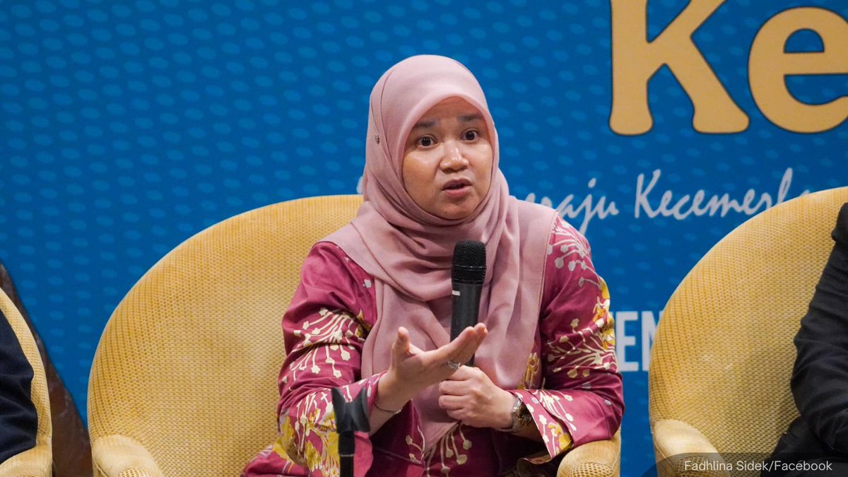 NewsBFM's tweet image. 1. The Education Ministry is open to talk with Sarawak on its plan to introduce its own Year 6 assessment exam in public schools.

&quot;If the framework is related to holistic assessment, we will certainly support it as it aligns with MoE&apos;s direction,&quot; said Minister Fadhlina Sidek.