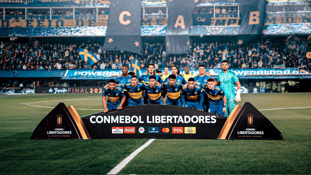 Repito, les tenemos que dar la vuelta en la cara a los brazucas, Por los hinchas que estan sufriendo la represión policial, por las emboscadas que hacen los barras cagones estos, Dejen la vida y traigan la copa.