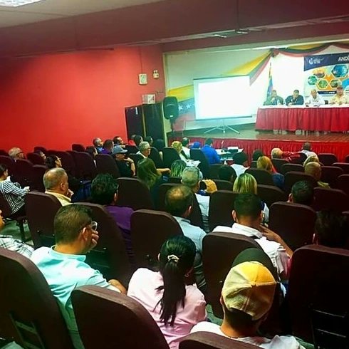 IntelectualesSv's tweet photo. Hoy en el auditorio del INCES , en la Ciudad de Valera,participaron en la extraordinaria Consulta Pública del Proyecto de Ley,para el fomento de la Exportaciones,no Petroleras normativa presentada por la Comisión Permanente de Economía,Finanzas y Desarrollo Nacional de la AN https://t.co/NHSokTJfcG