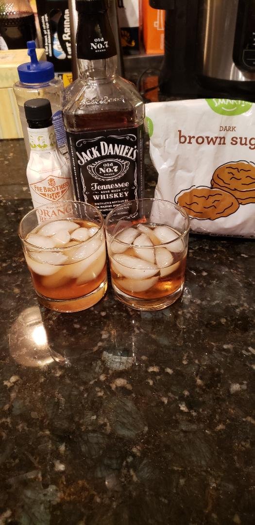 NewClearHarley's tweet photo. #Week9 #DFS #MatchupMeal @DraftKings @FanDuel @Fanball @MyFantasyLeague @SleeperHQ @UnderdogFantasy @YahooFantasy @ESPNFantasy @usatodaysports @usatodayfantasy Entree: Nashville Hot Chickn Sloppy Joe Greenes. Dessert: Banana/Choc. Pudding Parfait Cocktail: FussFungle w/TN Bourbon https://t.co/UE4NmqrYAM