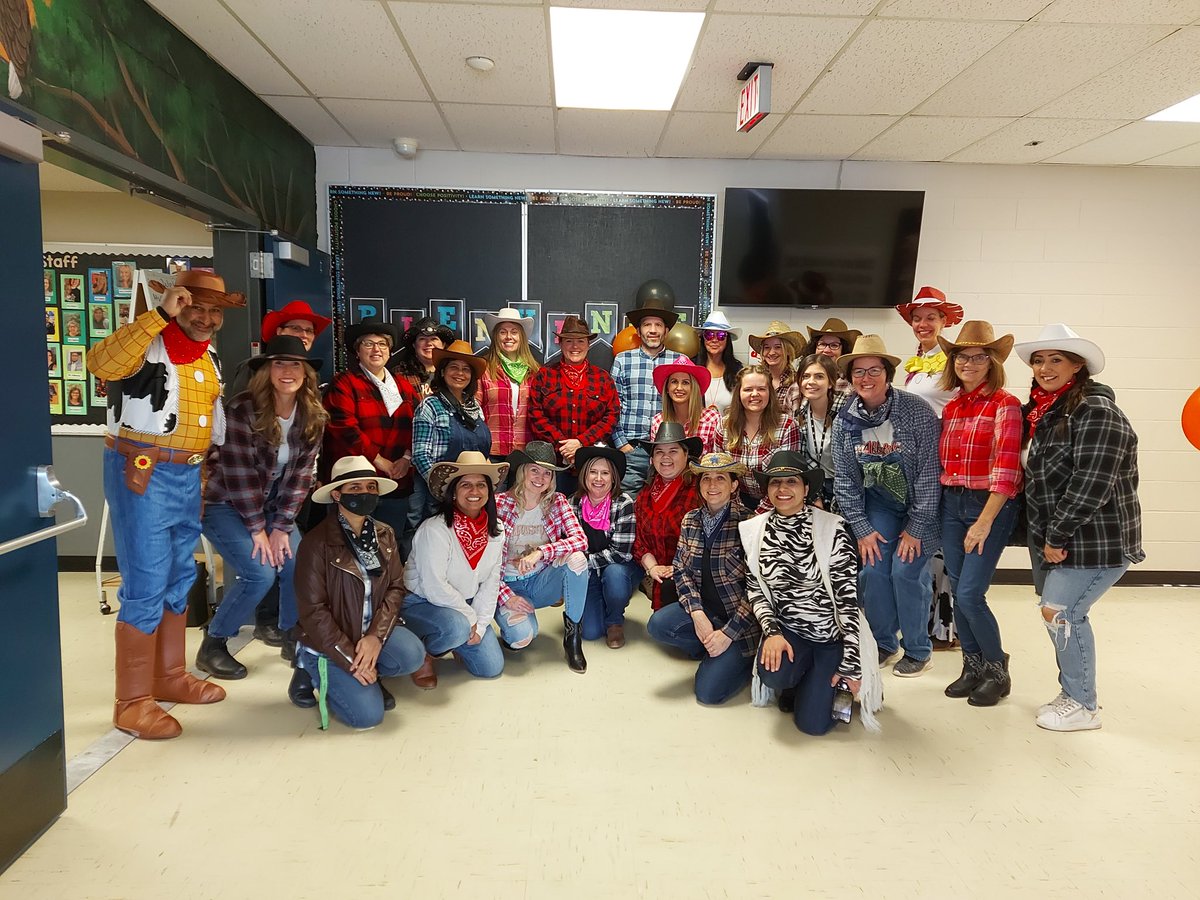 Love working with this talented group of educators. <a href="/sd34ehopkins/">Erica Hopkins</a> <a href="/AbbotsfordSD/">Abbotsford Schools</a> <a href="/clearbrookcubs/">École Clearbrook Elementary</a>