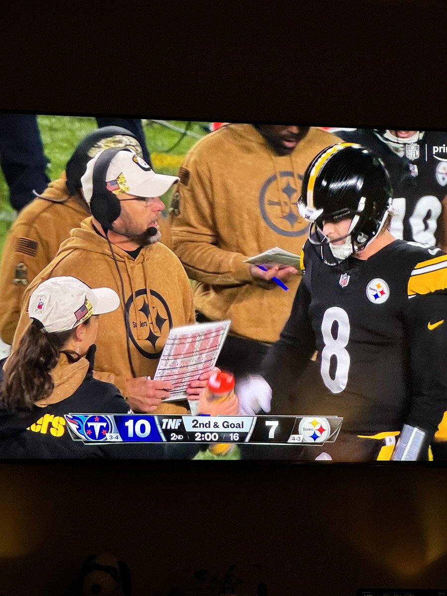 ToneDigz's tweet photo. Matthew is so much more likeable on the field. He’s got the cool hoodie, has a play sheet (didn’t know if he used one), definitely calls cooler plays, kinda seems like has some friends down there, does talk to the QB. Kinda want to blame someone besides him. https://t.co/Evyw6fXtVh