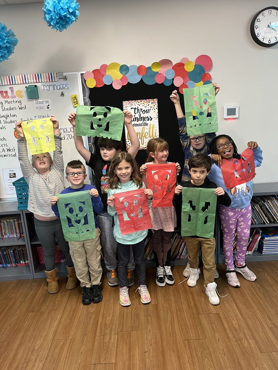 World Cultures Club 🇲🇽 Mexico! And of course since it was Dia de los Muertos, we had to try Pan de Muerto and horchata and make papel picado! <a href="/DeerParkAmity/">Deer Park Amity</a> <a href="/DeerParkSchools/">Deer Park Schools</a> #DiaDeLosMuertos