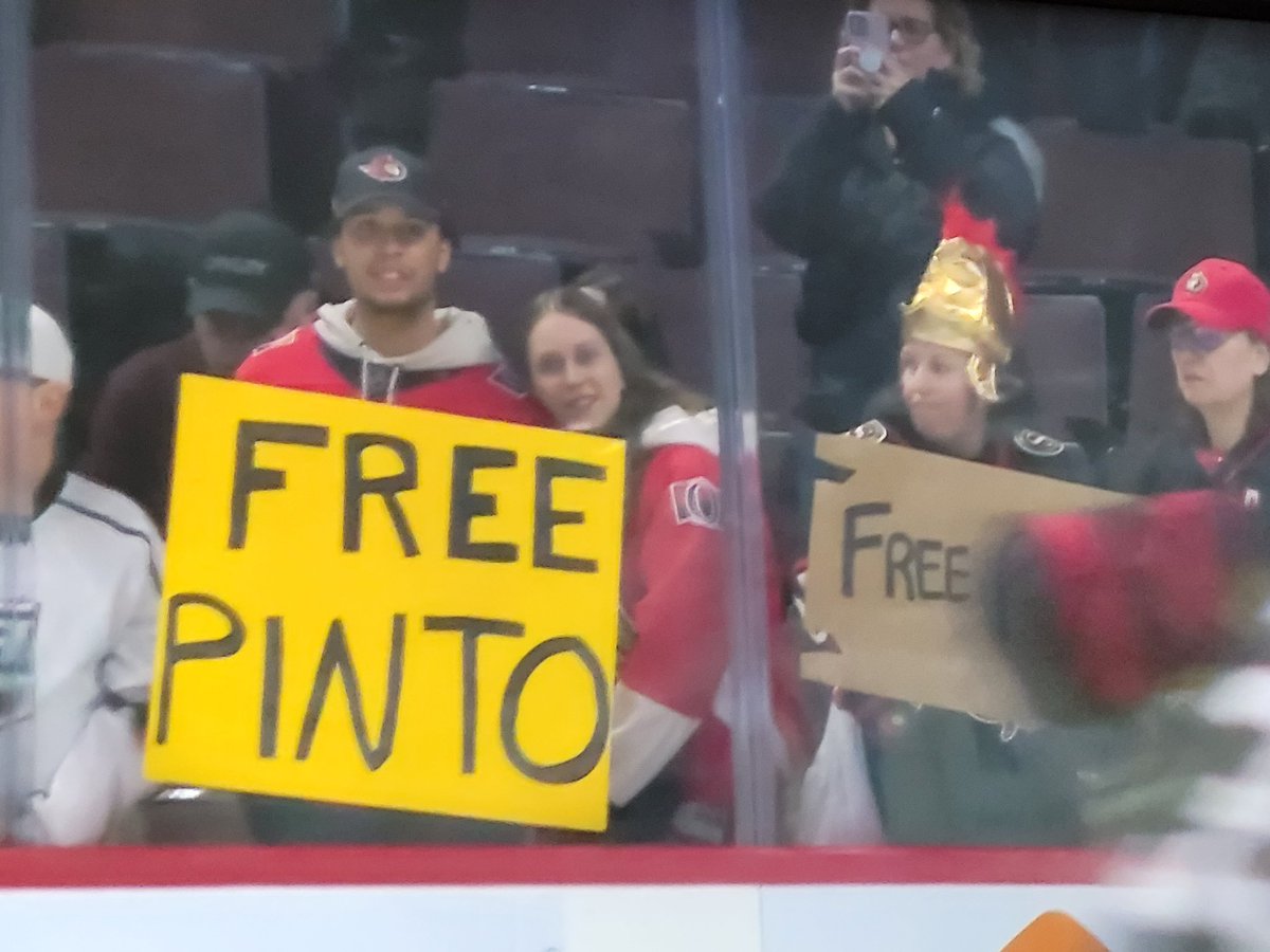 Senstar_11's tweet photo. @Aimis2point0 showing off some signage talents. #bestsignever https://t.co/EQFTeTOwHy