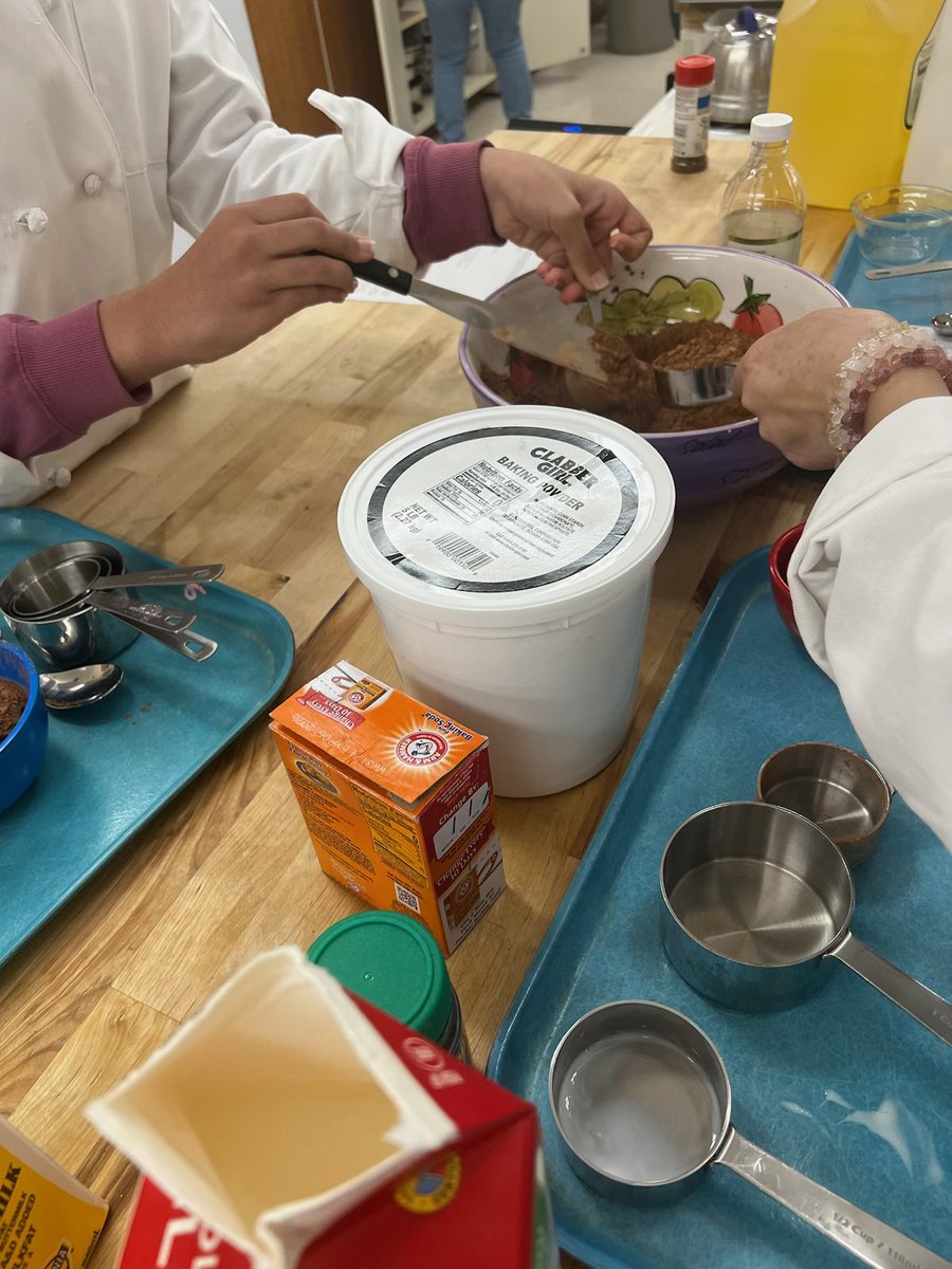 JeongVChoe's tweet photo. Food Science in Action @PaloAltoUnified! Student in the Baking and Pastry course are baking two chocolate cake recipes to explore the effects of baking flour and espresso vs. other ingredients. Stay tuned for delicious discoveries! #FoodScience #BakingExperiments https://t.co/RuOeLnLRk9