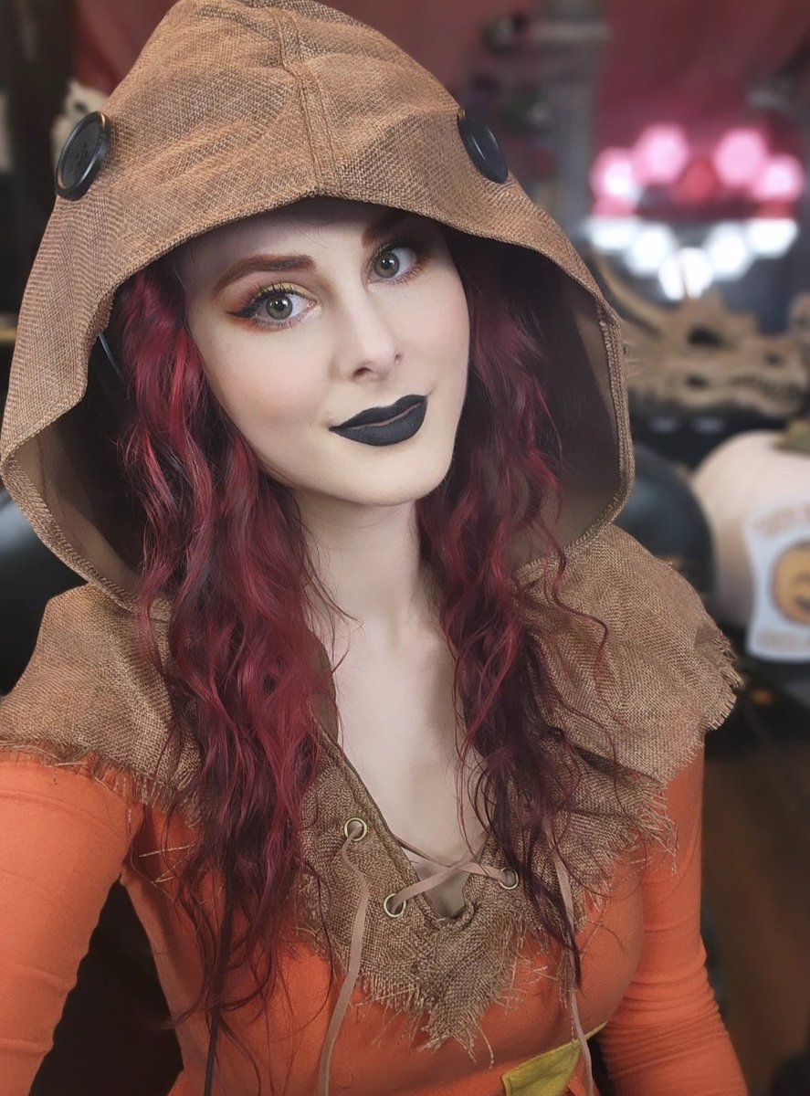 CTJasper1's tweet photo. I hope everyone had a great and safe Halloween! 

I haven't taken my spoopy decorations down yet, I need another week! https://t.co/mIv1dih1xL