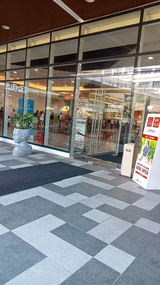 rex_discreet's tweet photo. Atm Robinsons Marasbaras
waiting nala pag open hehehe https://t.co/fMCVGoz4lS