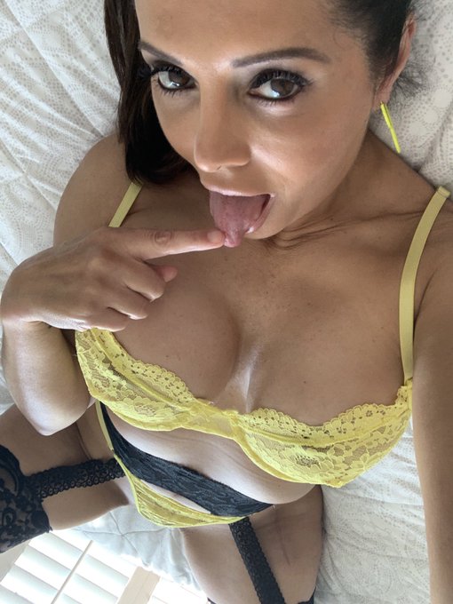 Don&rsquo;t miss my Weekly Live show Tomorrow 9:30 PM EST 😈💦💦Click the Link Below to JOIN me in Bed 💋 https://t<a href="/tag/experiencemommy"class="tags"><span>#experiencemommy</span></a>
