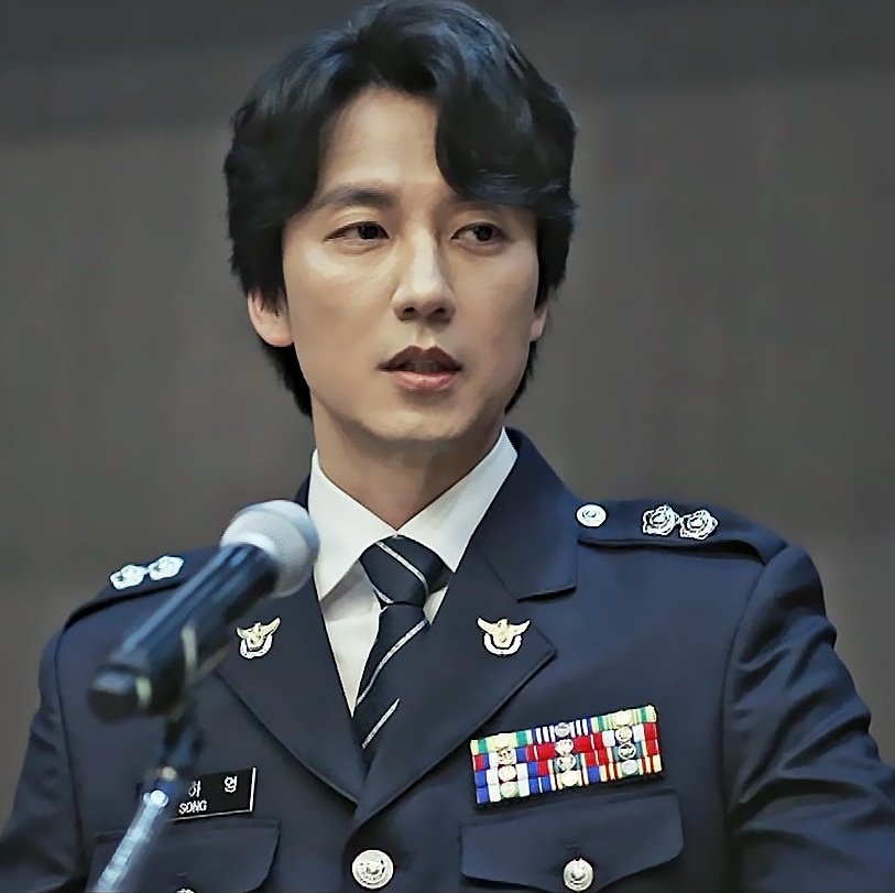 221_whitelab's tweet photo. 경찰배역 그리고 진짜경찰.... https://t.co/YaYfH089gm
