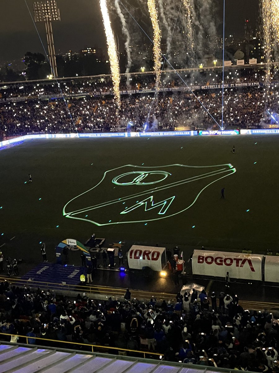 sarisbello's tweet photo. CON UDS #LosArosDeMillos 

LA SACARON DEL ESTADIOOO @CervezaAndinaCo https://t.co/O8jW5lybpR