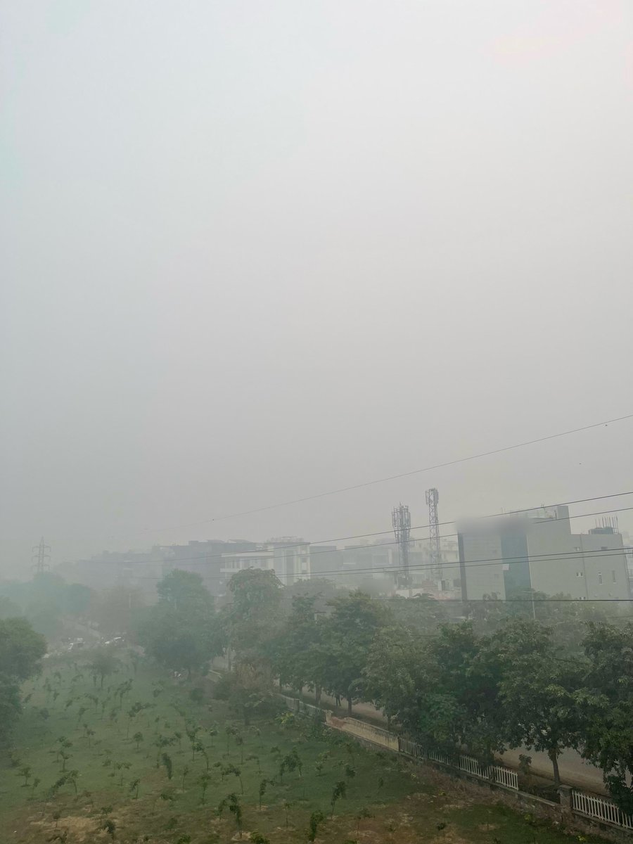 and here we go again with the #DelhiAirPollution! Hands down the only, yet the biggest drawback of living in Delhi😞

May 31st vs November 3rd