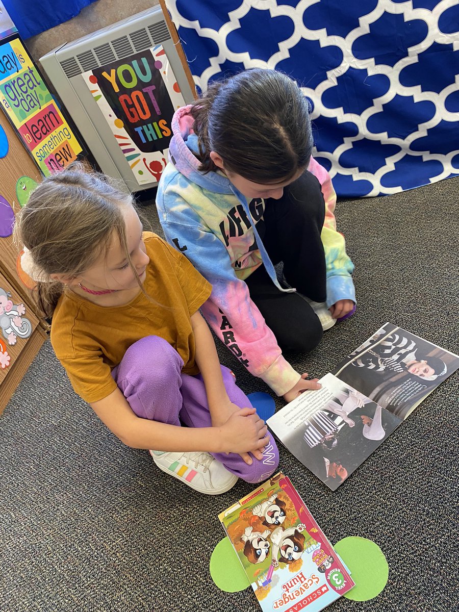 grade_b's tweet photo. Our first time with our 1st Grade Reading Buddies!! 💙📚 https://t.co/uaQBdeQDEV