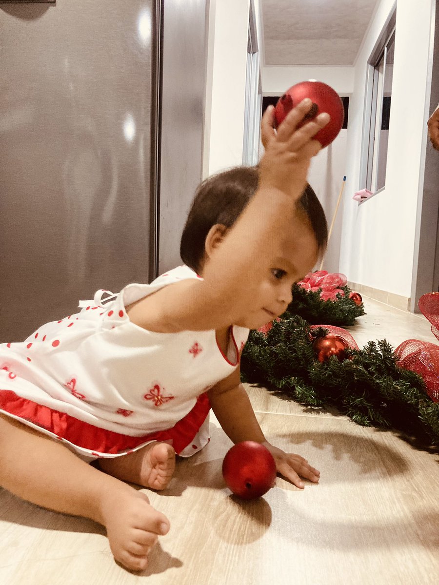 Ella es mi ganas de todo,que viva cada experiencia en cuanto me sea posible,ese año la casa pinta navidad para mi Dulce María✨🎄