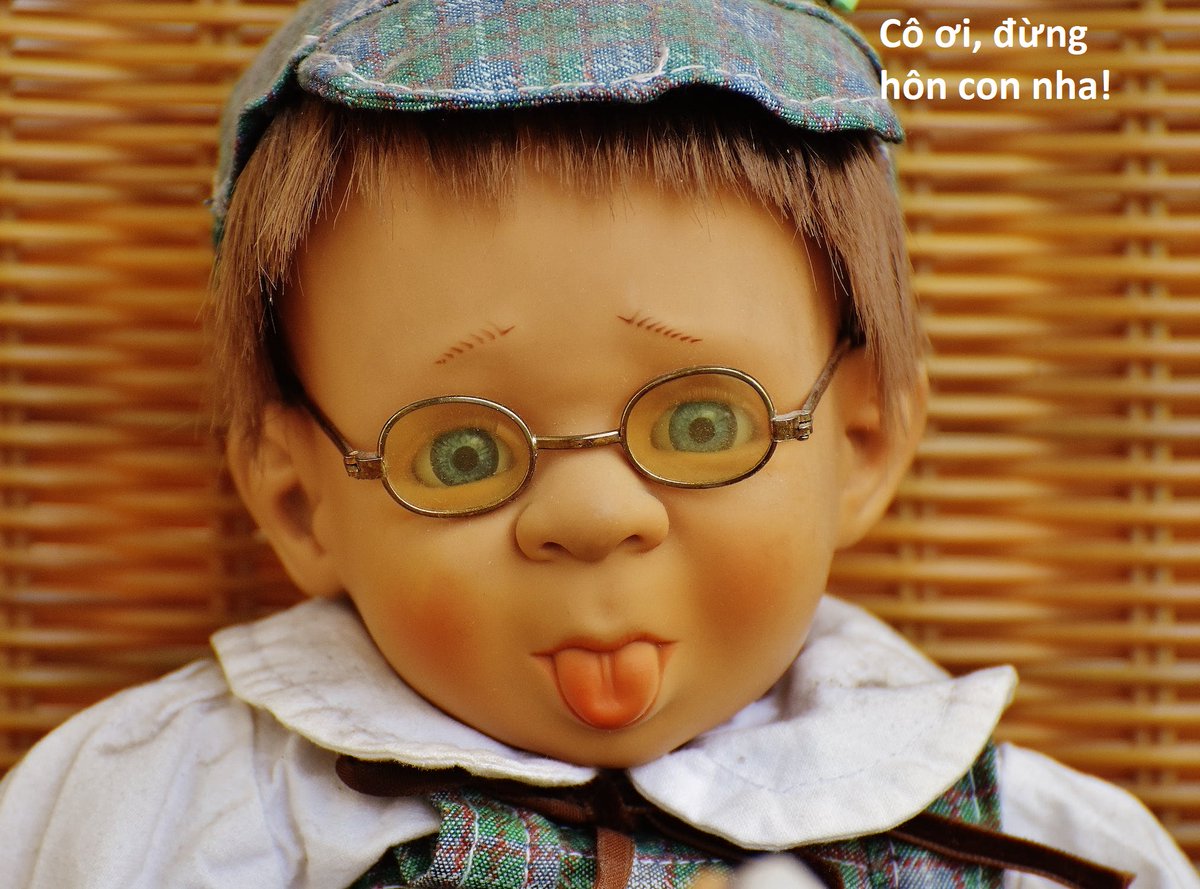 😅 Nhóc này không cho ai là phụ nữ hôn nó hết.  Bởi vì...
Hỏi ra thì mới biết là do nó còn bị ám ảnh do cú tát như trời giáng của mẹ nó dành cho ba nó, khi ba nó hôn cô hàng xóm và bị mẹ nó phát hiện.

Chúc cả nhà ngày mới vui vẻ!