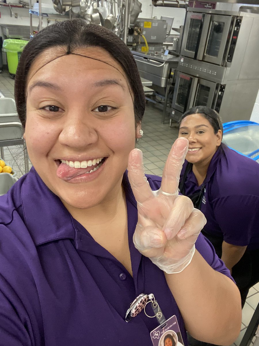 SMCISD_CN_DEPT's tweet image. Visiting the heart of Hernandez campus-the kitchen! Your dedication to serving our students with endless smiles warms our hearts. Your hard work is genuinely appreciated. Thank you from the bottom of our hearts! And those charming selfies stumbled upon? Adorable! #SanMarcosCISD