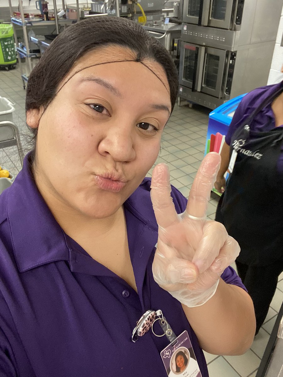 SMCISD_CN_DEPT's tweet image. Visiting the heart of Hernandez campus-the kitchen! Your dedication to serving our students with endless smiles warms our hearts. Your hard work is genuinely appreciated. Thank you from the bottom of our hearts! And those charming selfies stumbled upon? Adorable! #SanMarcosCISD