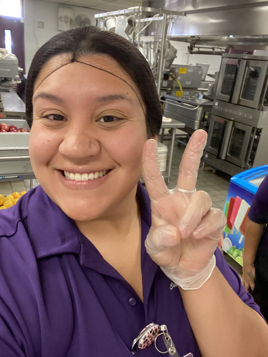 SMCISD_CN_DEPT's tweet image. Visiting the heart of Hernandez campus-the kitchen! Your dedication to serving our students with endless smiles warms our hearts. Your hard work is genuinely appreciated. Thank you from the bottom of our hearts! And those charming selfies stumbled upon? Adorable! #SanMarcosCISD