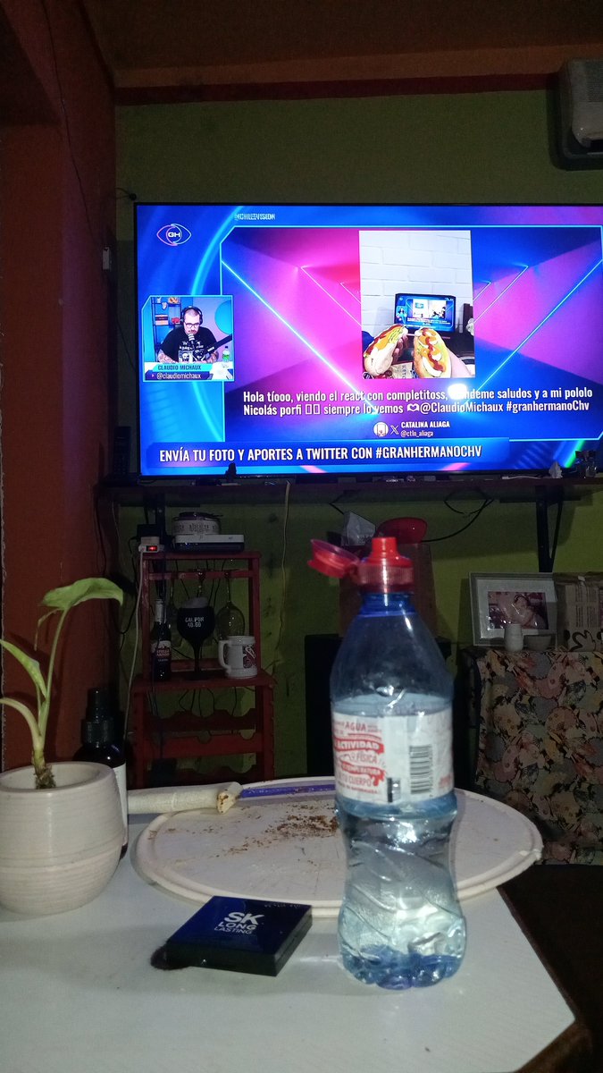Crysty090798's tweet photo. Tío MiChocha Feliz!!! Yo me lo comí, yo nada dejé!!!! Vamos con la salvación y el tel rojo ☎️ Sangle 😑 #GRANHERMANOCHV @ClaudioMichaux https://t.co/eRpAcLfL9F