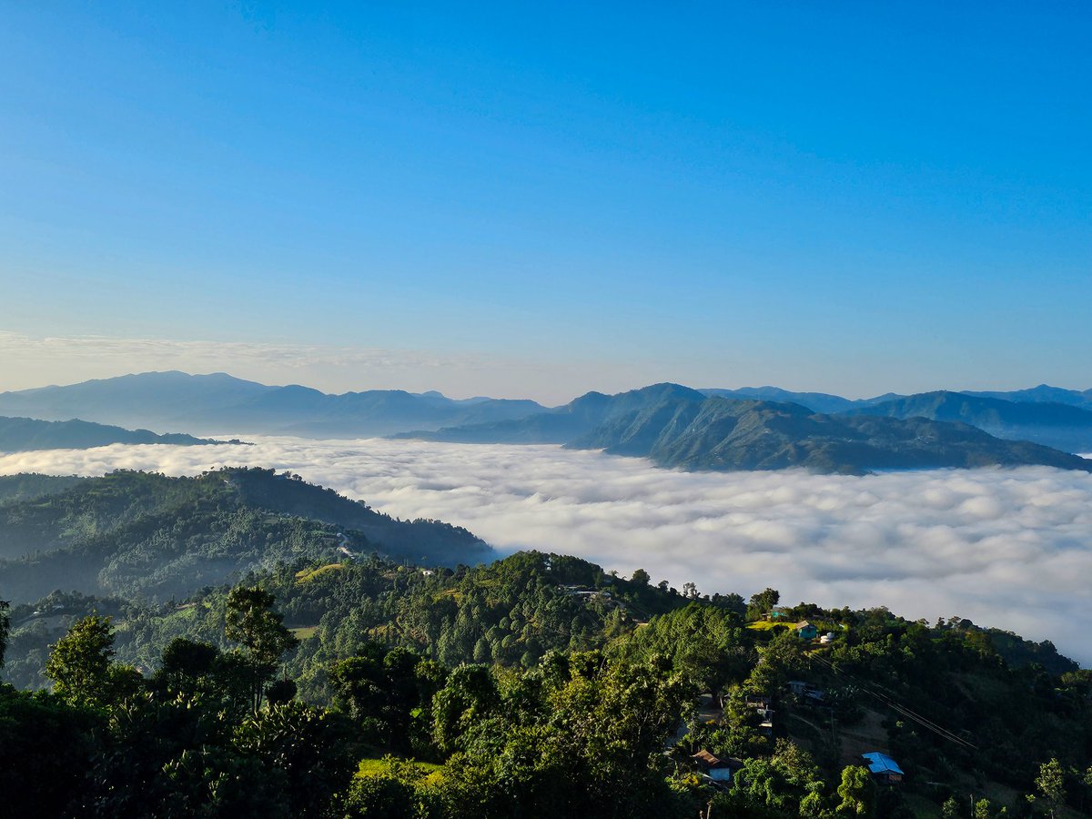 Nature's artwork: Sunlight and clouds creating a masterpiece above the hills. 🌄📸 📍 Gulmi