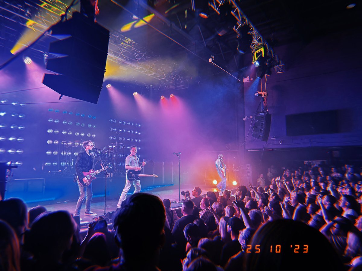 lozzaep's tweet image. so lucky 😇