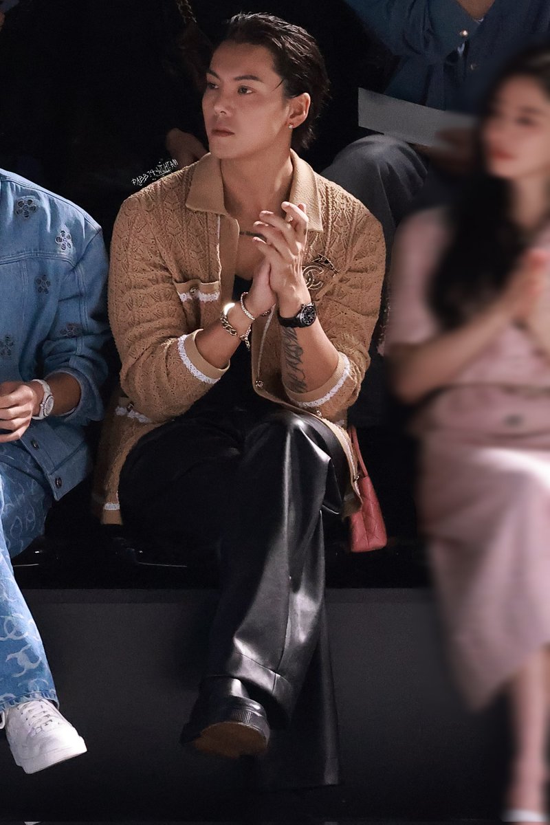 Williamchanfans's tweet photo. 20231102 深圳 #CHANEL 大秀
#陳偉霆 #ウィリアム・チャン #陈伟霆 #WilliamChan #williamchanwaiting https://t.co/WDSC1sOMvH