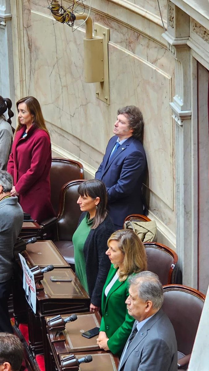 8 millones de argentinos de bien somos esa pared <a href="/JMilei/">Javier Milei</a>, siempre vamos a estar ahí para darte un respiro.