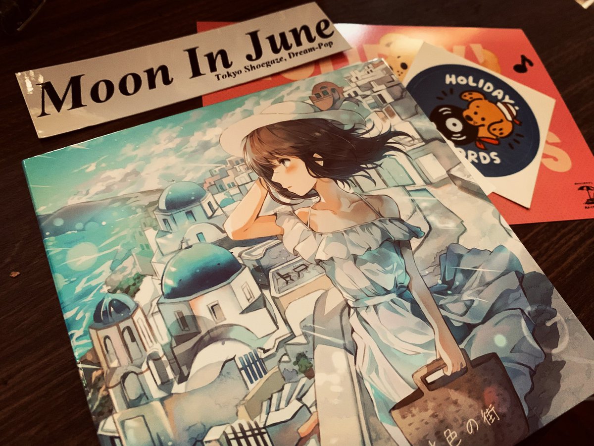 『ロマンと水色の街/Moon In June』
The CD arrived from Holiday Records! 
Catchy shoegaze & dream pop sounds♫ 
Pretty good ❗️

#mooninjune #ロマンと水色の街 #shoegazer #dreampop #japaneserock #indiesrock #邦楽ロック #holidayrecords