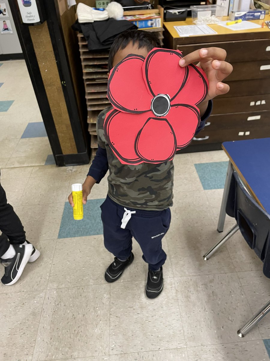 Weescientists's tweet photo. Having grandparents that served in both wars Remembrance Day is important to me. This week we are learning what it means to serve? #WeWillRememberThem #LestWeForget #whatispeace @yyCBEdu https://t.co/l2zsoBk3Ql
