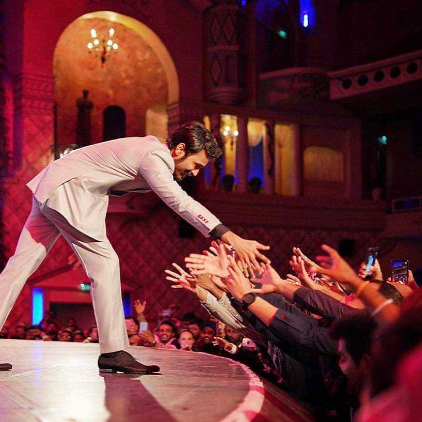 TirupatturDFC's tweet photo. Thanking Dhanush for teaching us only Cinema ♥️ @dhanushkraja
#CaptainMiller #Dhanush #GlobalStarDhanush #No1Actor https://t.co/1GKTNMHVTo